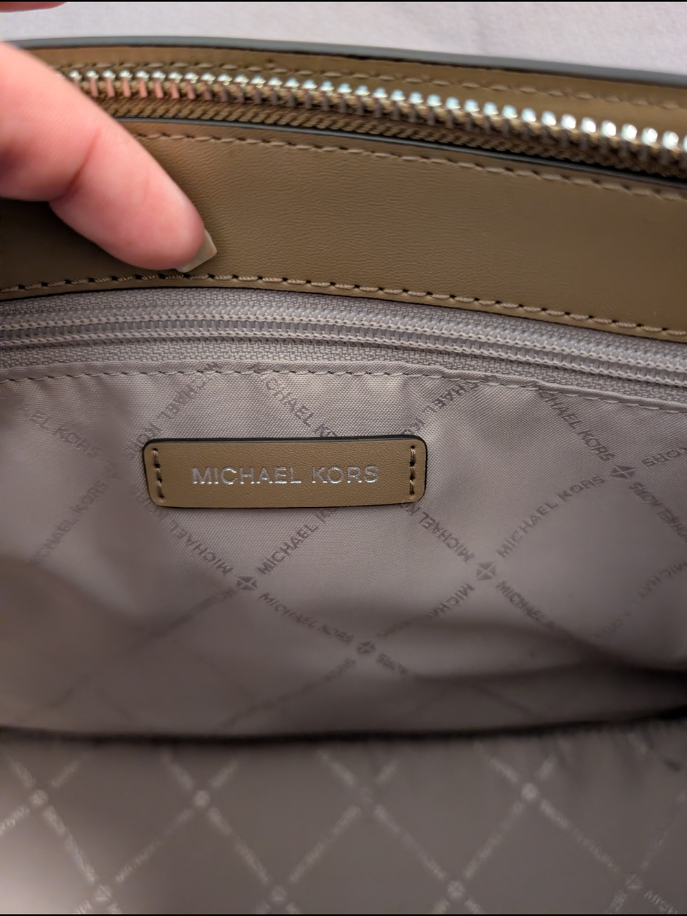 Michael Kors Jet Set Signature Medium Satchel in Beige - Picture 5 of 5